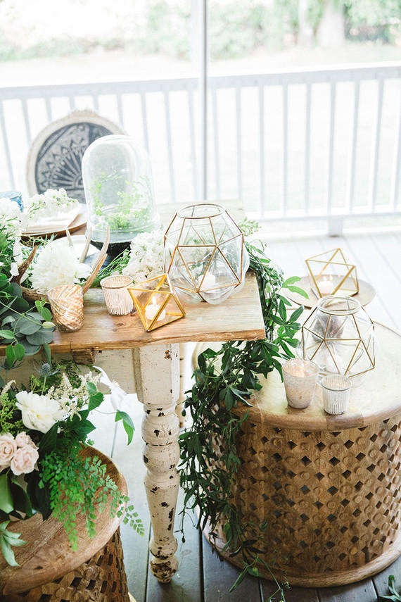 Edgy Lighting Ideas for Your Wedding Gold Lanterns Candles