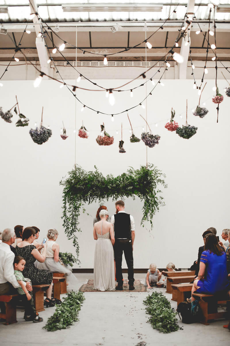 minimalist wedding styling idea