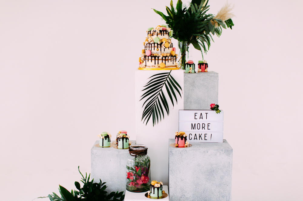 tropical wedding cake display idea