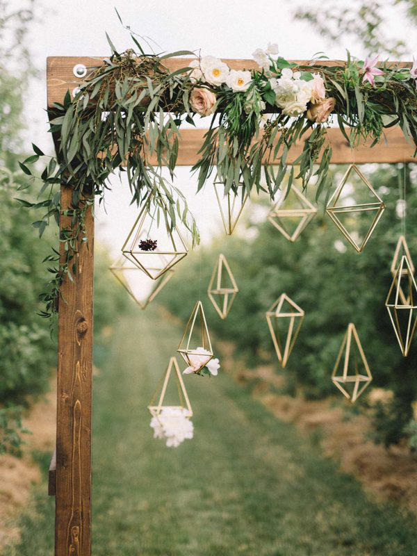 modern archway ceremony backdrop