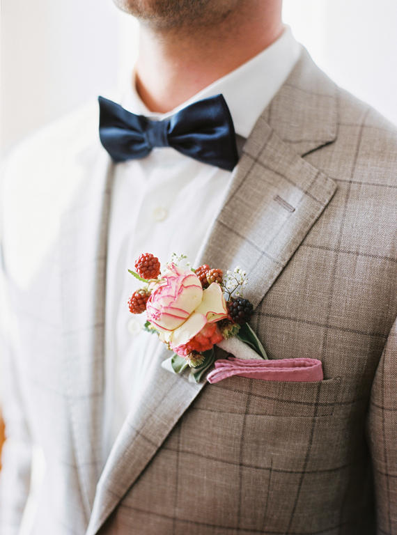 groomsmen trends flowers