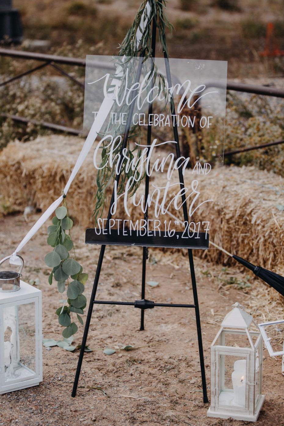 Why We’re Loving Acrylic Wedding Details