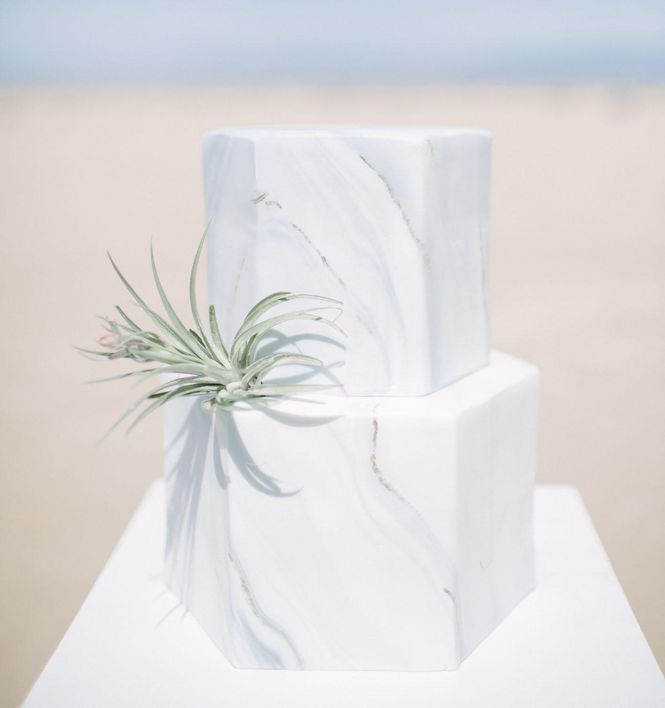 marble trend hexagonal wedding cake 