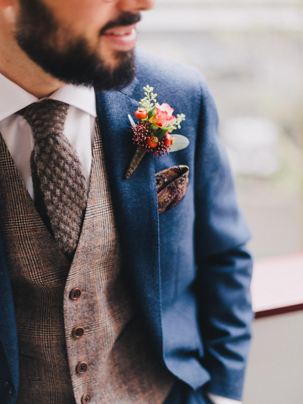 Autumn wedding groom style