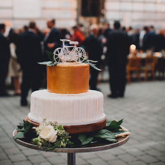 winter wedding cake stand styling idea