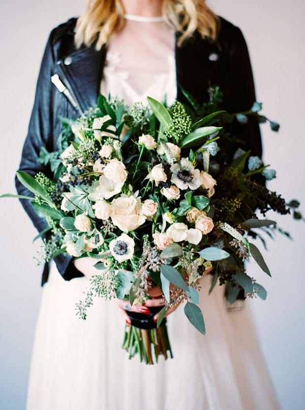 marble trend wedding flower bouquet styling